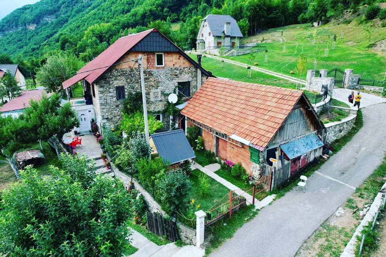 Guest House Ulaj Vuthaj Buitenkant foto