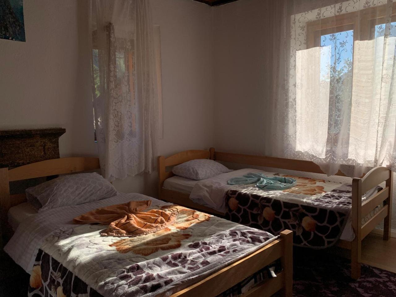 Guest House Ulaj Vuthaj Buitenkant foto
