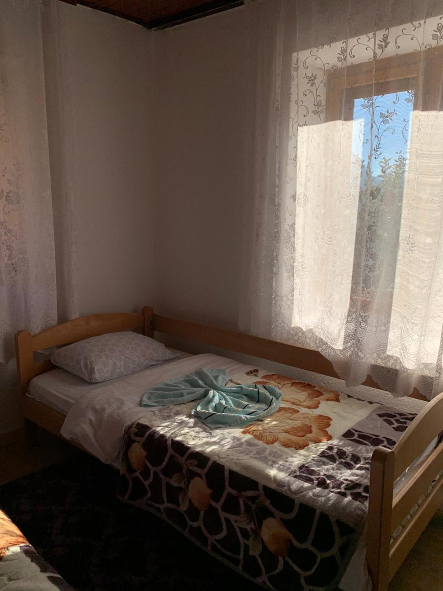 Guest House Ulaj Vuthaj Buitenkant foto
